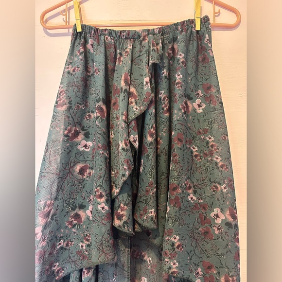 💜00s | Brandy Melville | Floral Waterfall/High Low Sheer Skirt - Picture 3 of 6